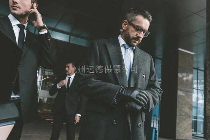 网友透露合作杭州远德专业保镖，被保镖眼神所震慑